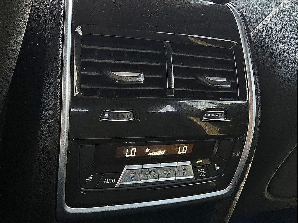 2025 BMW X6 xDrive40i