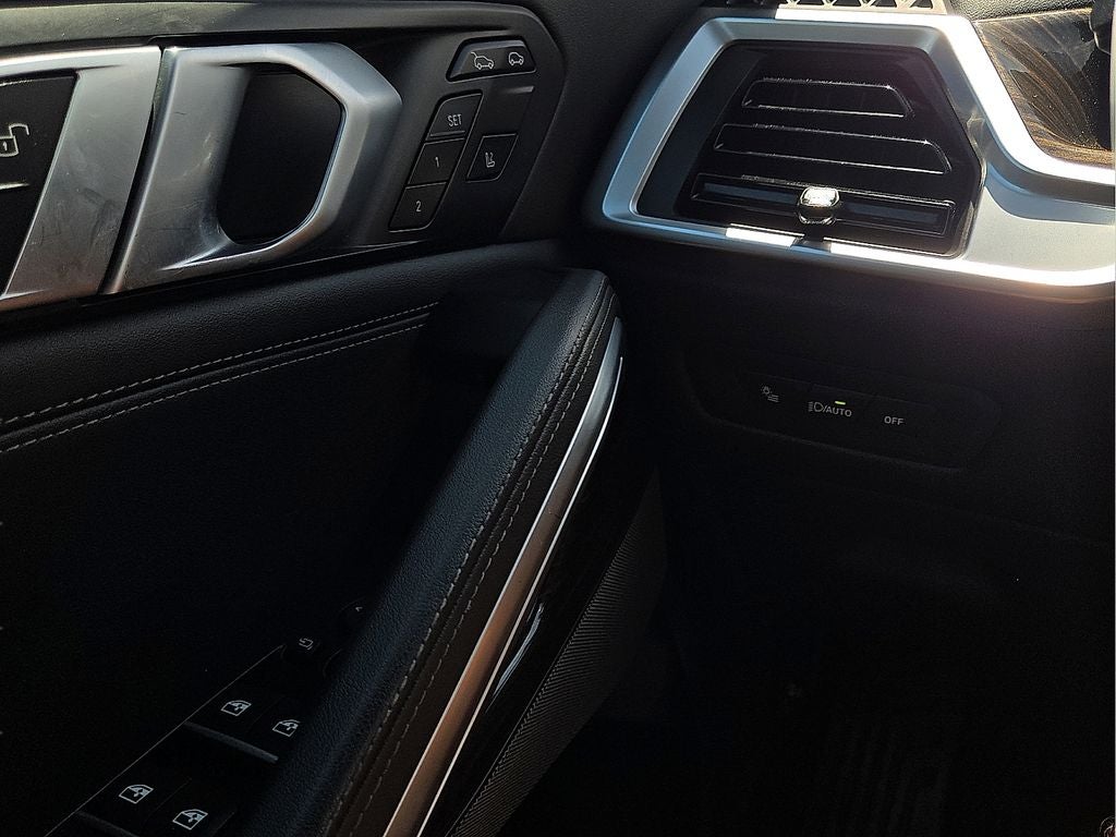 2025 BMW X6 xDrive40i