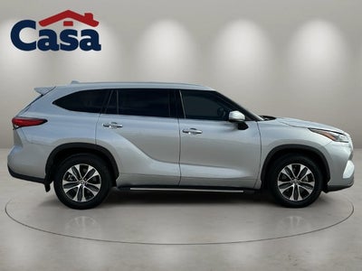 2022 Toyota Highlander Hybrid XLE