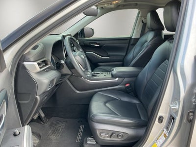 2022 Toyota Highlander Hybrid XLE