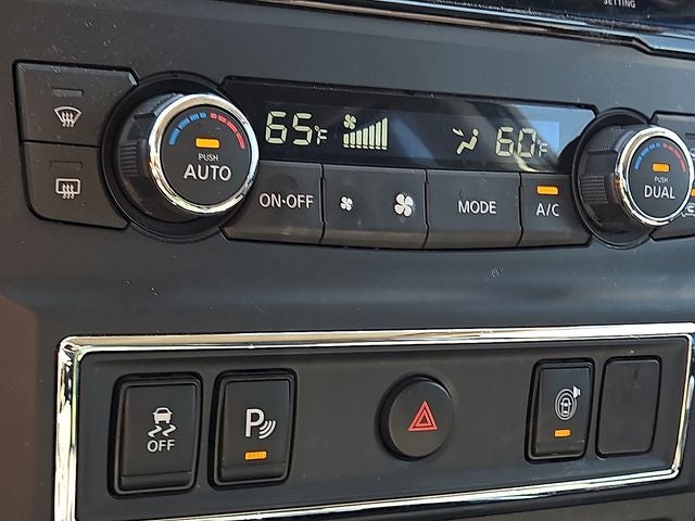 2024 Nissan TITAN Crew Cab SV