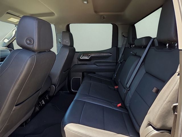 2025 GMC Sierra 1500 SLT - Photo 17
