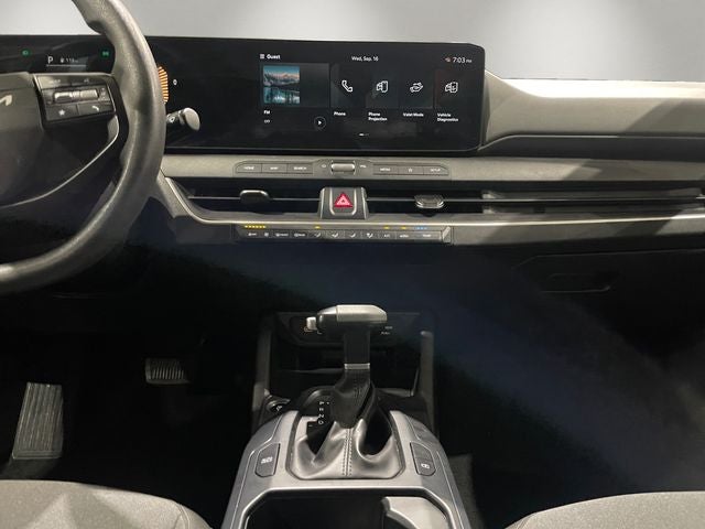 2025 Kia K4 LXS - Photo 12