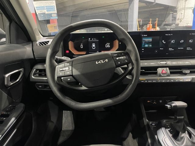 2025 Kia K4 LXS - Photo 13