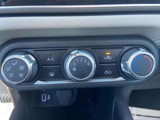 2022 Nissan Versa SV