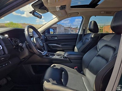 2024 Nissan Pathfinder SL