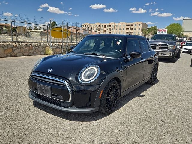 2022 MINI Hardtop Cooper Oxford Edition's photo