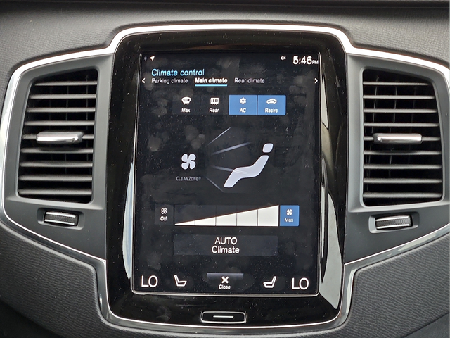 2022 Volvo XC90 T6 Momentum