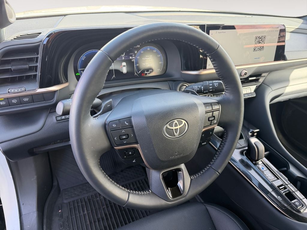 2025 Toyota Crown Signia XLE