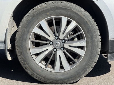 2020 Nissan Pathfinder SV