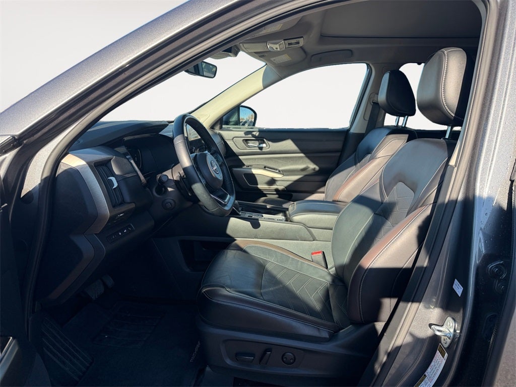 2024 Nissan Pathfinder Platinum