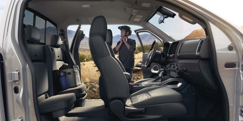 2024 Nissan Frontier Interior & Technology